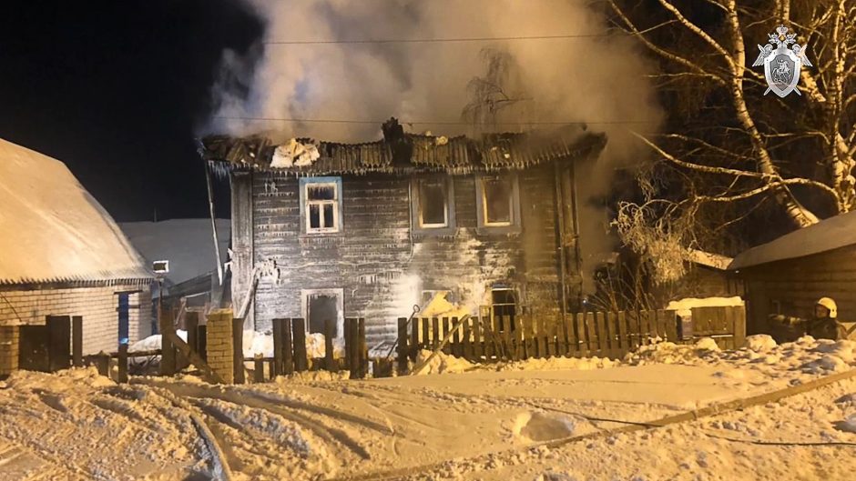 Tragedija Rusijoje: per gaisrą name žuvo moteris ir keturi vaikai