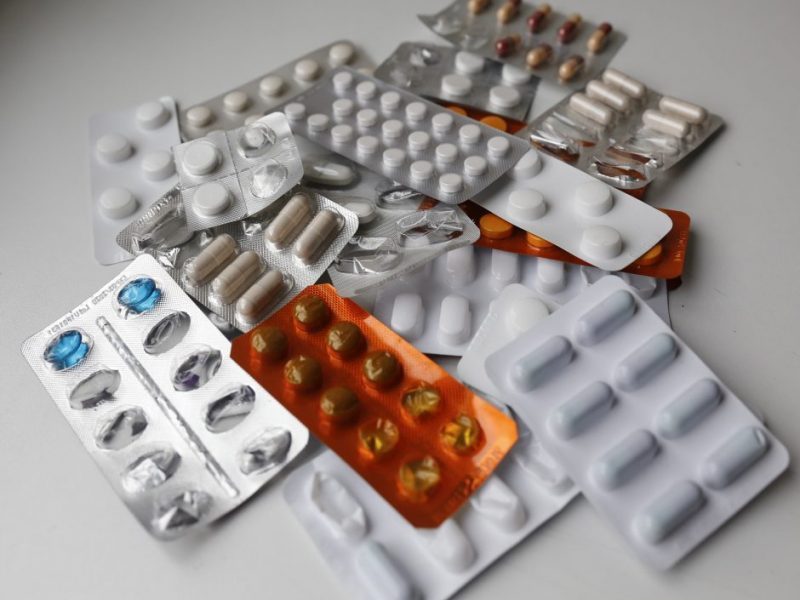 Sutriko e. sveikata: vaistininkai prašo jei įmanoma atidėti receptinių vaistų pirkimą