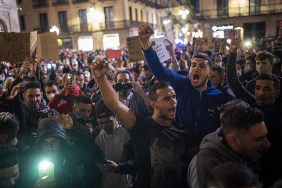 Barselonoje vyko protesto akcija prieš ribojimus dėl COVID-19: sulaikyta 12 žmonių