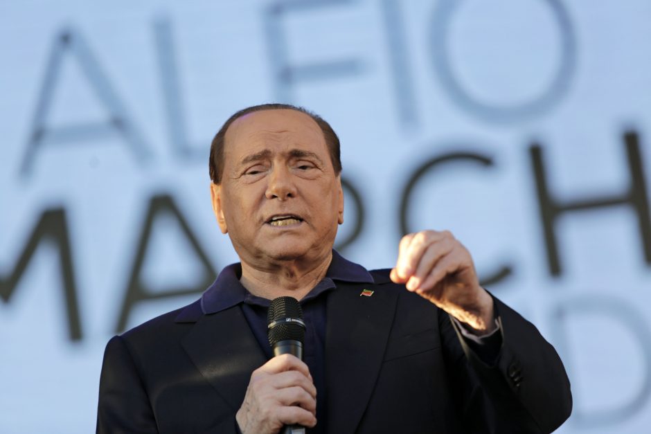 S. Berlusconi laukia širdies operacija