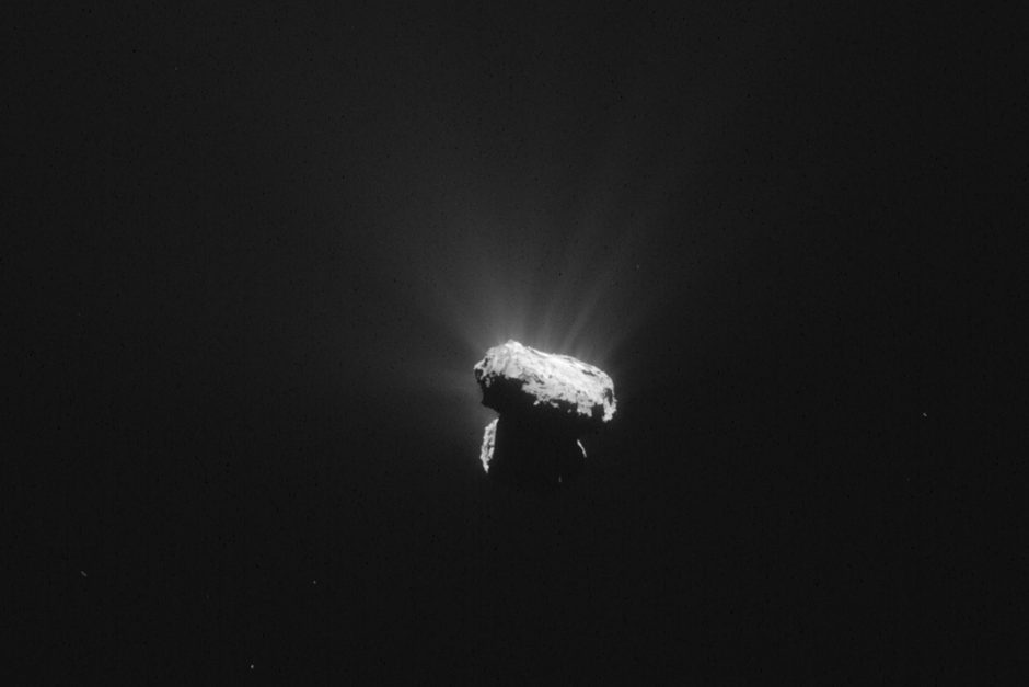 Kometą tyrinėjantis kosminis aparatas po „dramatiškos“ tylos „grįžo“