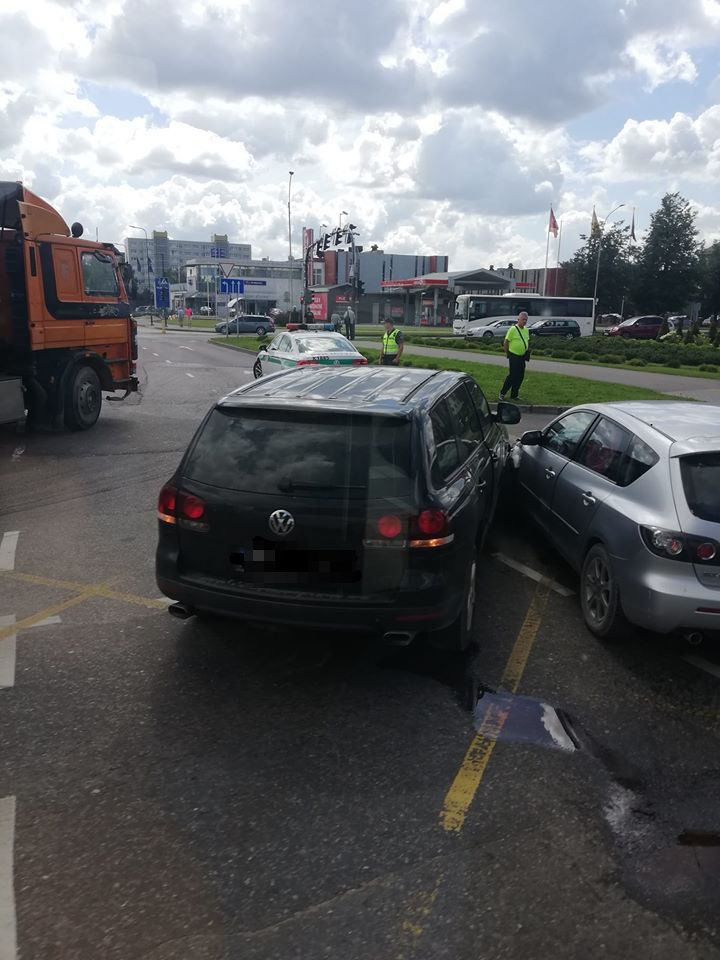 Avaringa diena Kaune: nuo aplamdyto estų automobilio iki masinės avarijos