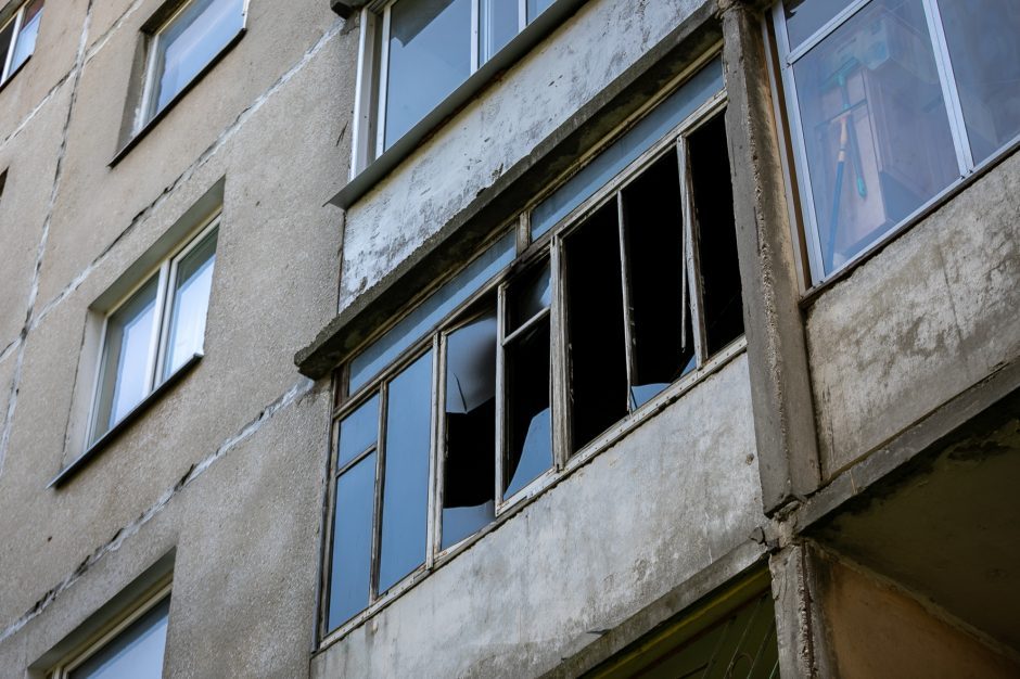 Girto baltarusio siautėjimas: niokojo bendrabutį ir peiliu sužalojo ukrainietį
