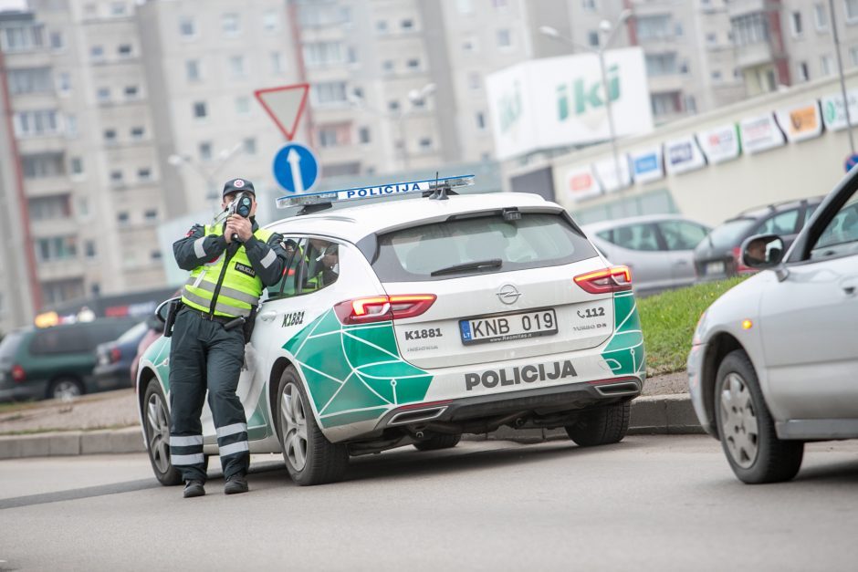 Policija pasidalino „gudrybe“, kaip išvengti baudų už greičio viršijimą