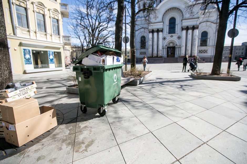 Neatsakingumo viršūnė: po mugės – prišnerkštas naujasis Laisvės alėjos grindinys