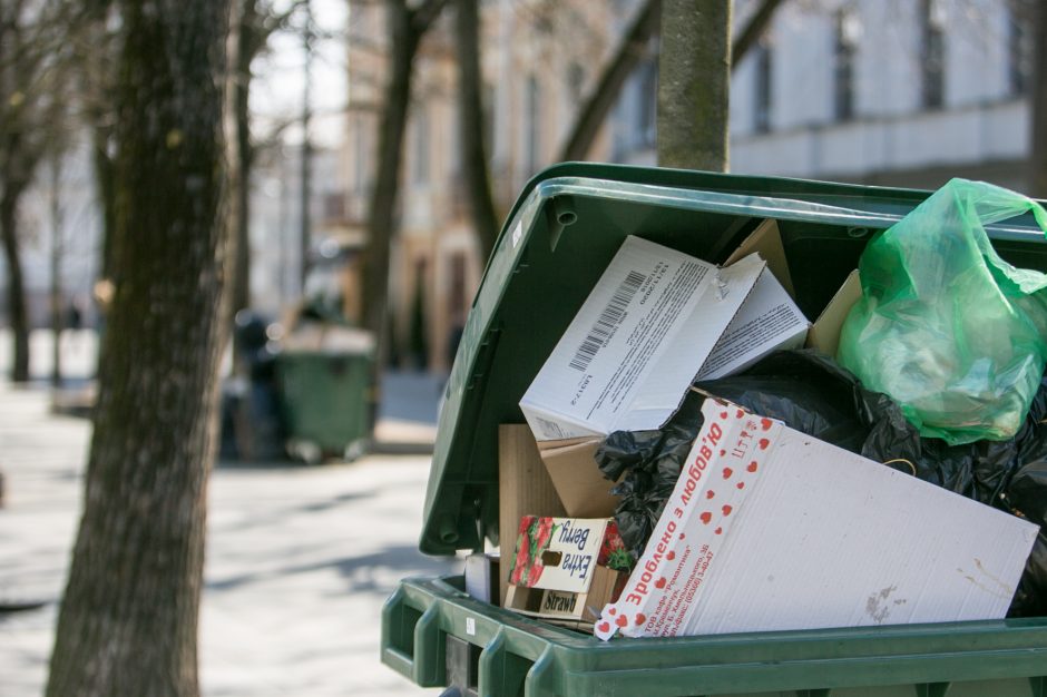 Neatsakingumo viršūnė: po mugės – prišnerkštas naujasis Laisvės alėjos grindinys