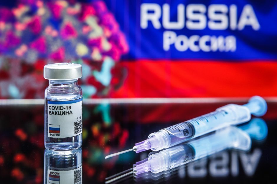 Žinia apie rusišką vakciną nuo COVID-19 pasaulyje sutikta skeptiškai