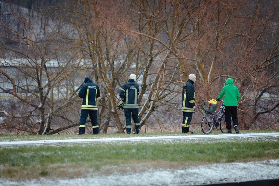 Prie Varnių tilto ugniagesių sujudimą pamatę kauniečiai sunerimo: kas vyksta?