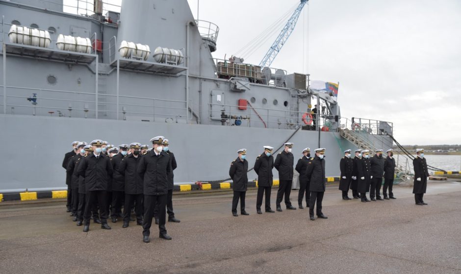 Vadovavimą Baltijos šalių karinių laivų junginiui perėmė Lietuvos karininkas
