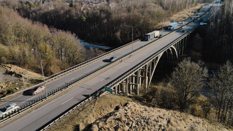 Automagistralėje Vilnius–Kaunas bus statomas laikinas tiltas per Kruną