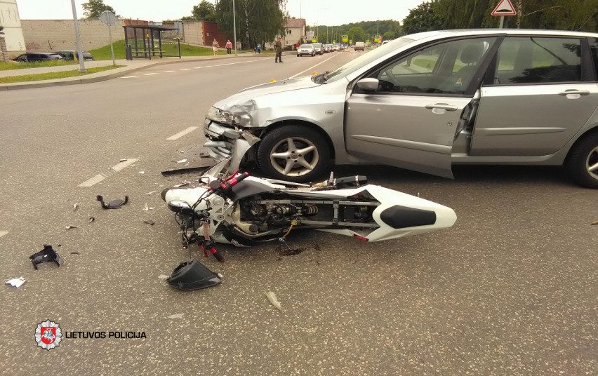 Savaitgalį eismo nelaimės pareikalavo aukų: viena jų – motociklininkas
