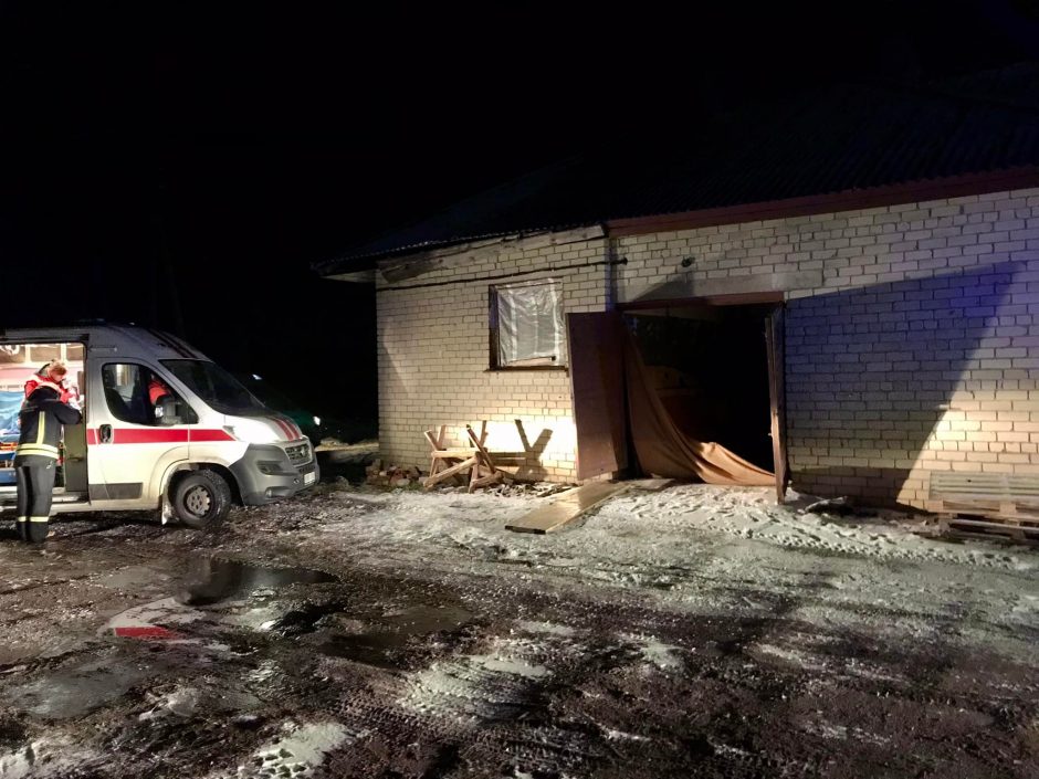 Tragiškas gaisras Ukmergės rajone: žuvo trys žmonės, du išvežti į ligoninę