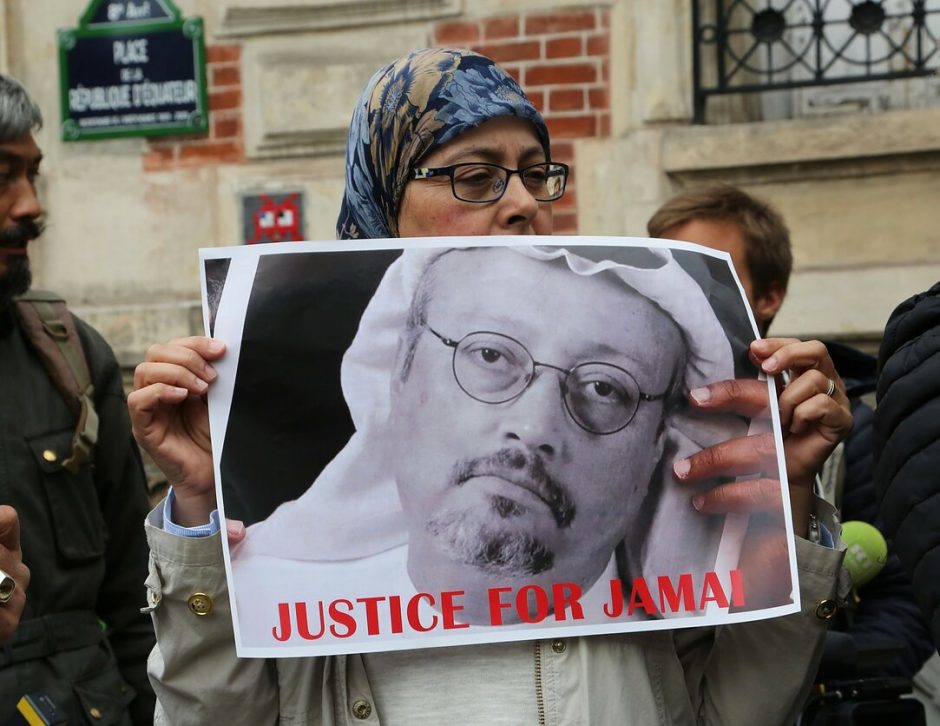 Žiauriai nužudyto J. Khashoggi sužadėtinė iškėlė bylą Saudo Arabijos princui