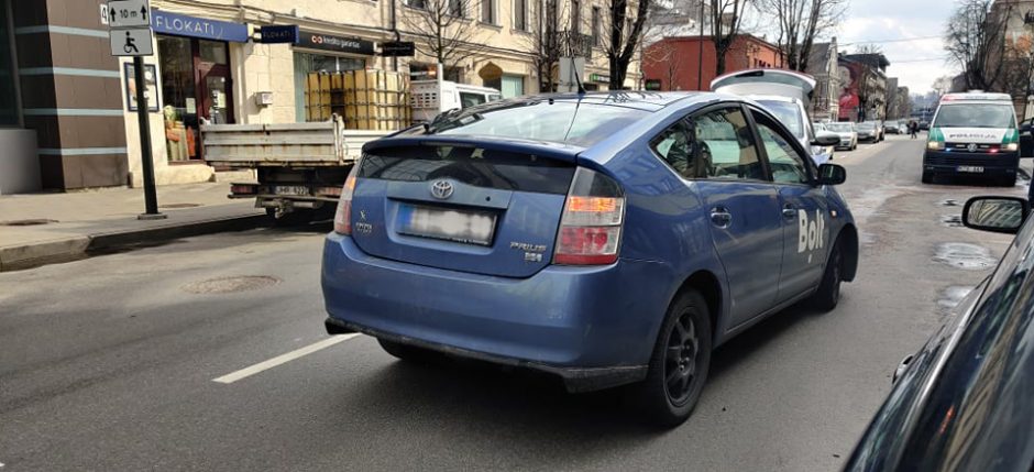 Avarija miesto centre: „Bolt“ vairuotojas pristatytas į ligoninę