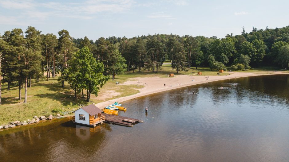 Kaune vasariškų pramogų netrūksta: priminė, kuriuose paplūdimiuose budi gelbėtojai