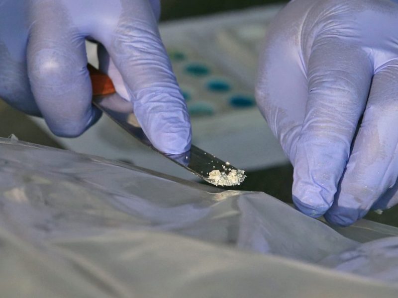 Įmonėse Marijampolėje rasta kokaino ir nelegalių ginklų