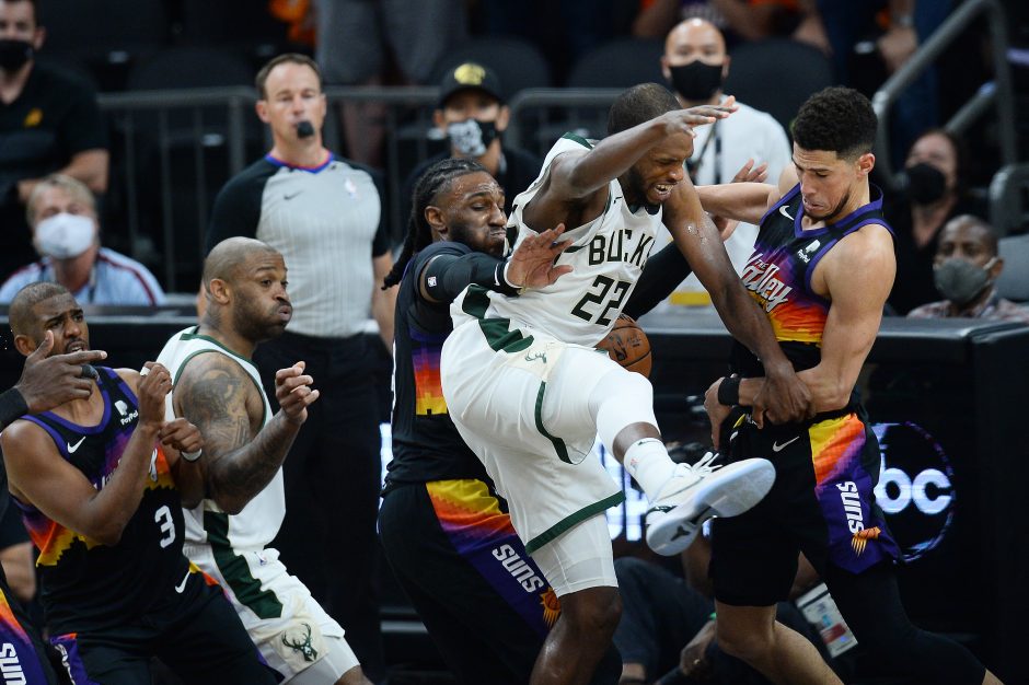„Milwaukee Bucks“ atsidūrė per žingsnį nuo NBA čempionų žiedų