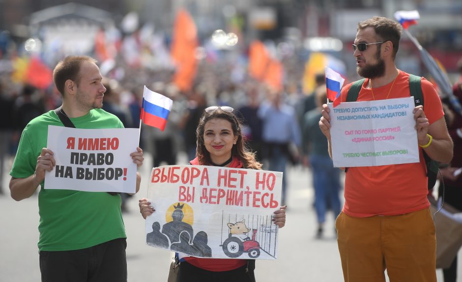 Rusijos opozicija protestuoja prieš „sukčiavimą“ artėjant vietos rinkimams