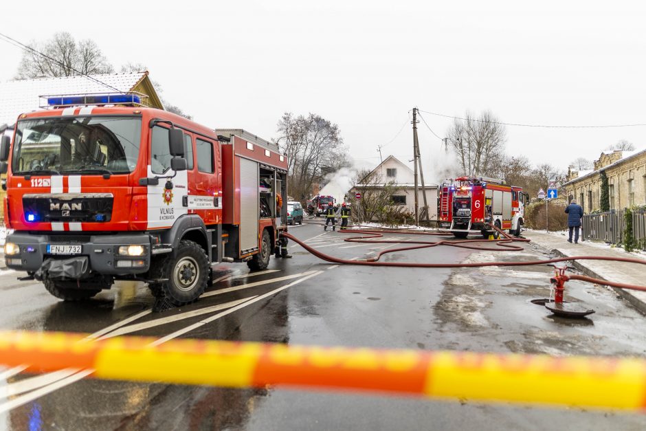 Nelaimė Vilniuje – gyvenamajame name kilo gaisras