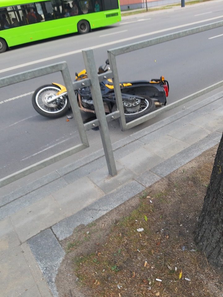 Po avarijos Šančiuose motociklininkas perduotas medikų globon