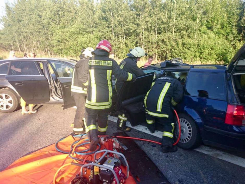 Baisi avarija kelyje Ukmergė-Jonava-Kaunas: sužaloti aštuoni žmonės