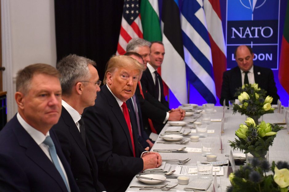 D. Trumpas džiaugiasi savo sėkminga kelione į NATO viršūnių susitikimą 