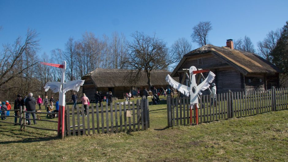 Liaudies buities muziejuje – linksma ir skani Gandrinių šventė