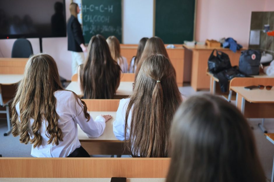 Šaršalas dėl rusų kalbos mokymo: darbo netektų 800 mokytojų