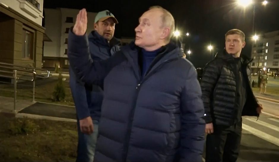 Ukraina: V. Putinas apsilankė Mariupolyje naktį, kaip ir dera vagiui