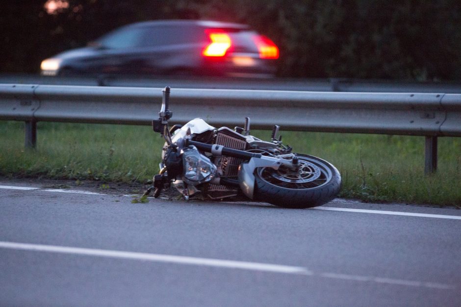 Vilniaus rajone per avariją susižalojo nepilnametis motociklininkas ir 13-metė dviratininkė