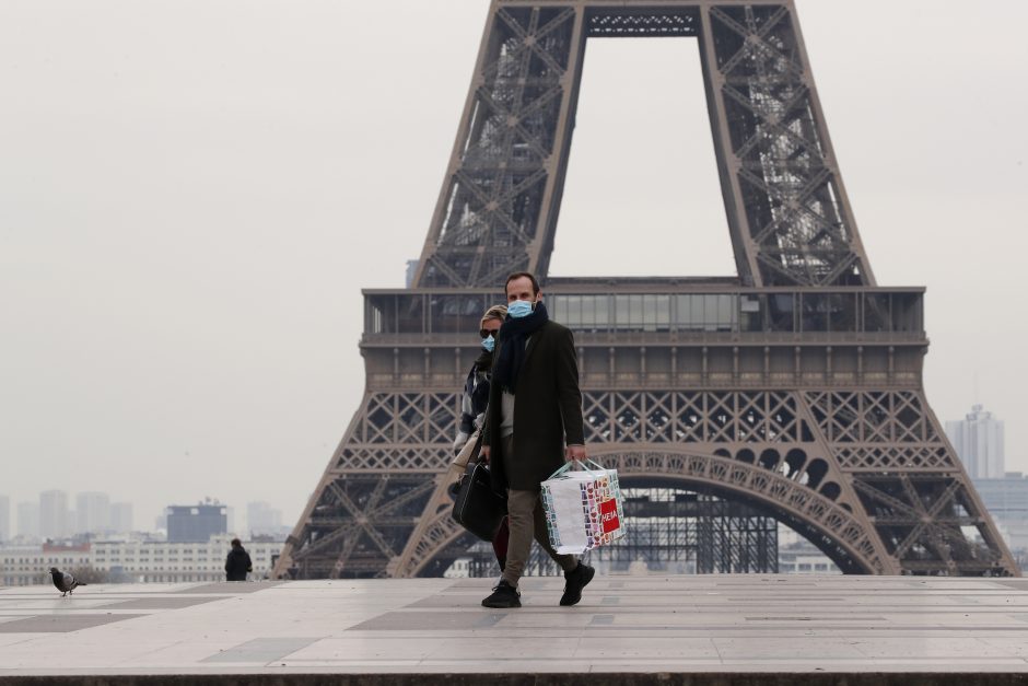 Viruso baimė kausto Prancūziją: lietuvė pasakoja, kad gyventojai bėga iš Paryžiaus