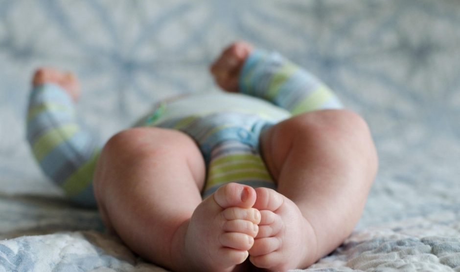 Tragiškai pasibaigęs gimdymas namuose: kūdikis po kelių valandų mirė