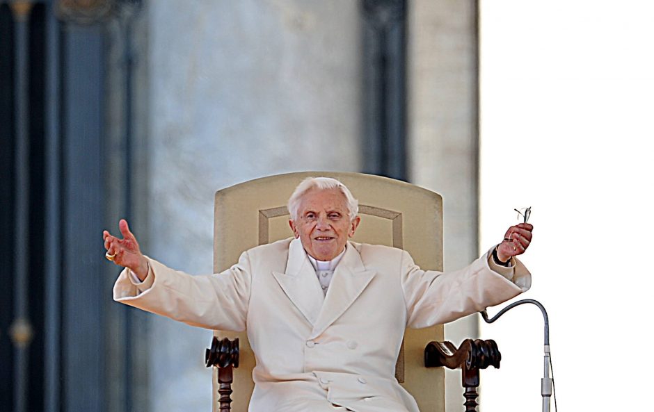 Žiniasklaida: buvęs popiežius Benediktas XVI – „labai silpnos“ sveikatos