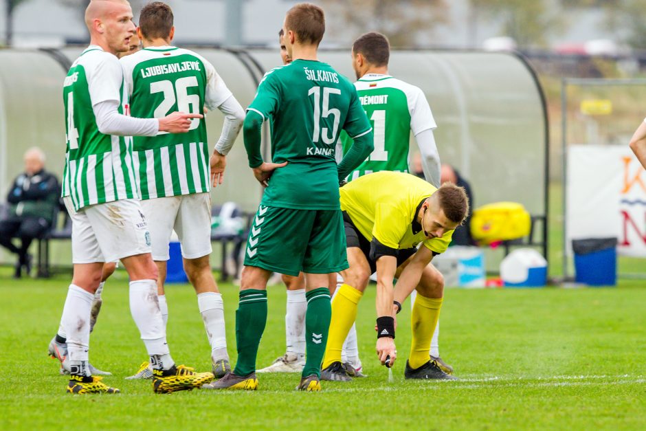 Svajones dėl aukso daužė ir teisėjai