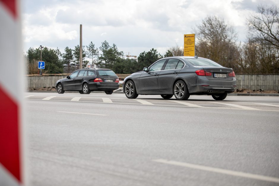 Karaliaus Mindaugo prospekte – eismo chaosas: avarinės situacijos ir vairuotojų barniai
