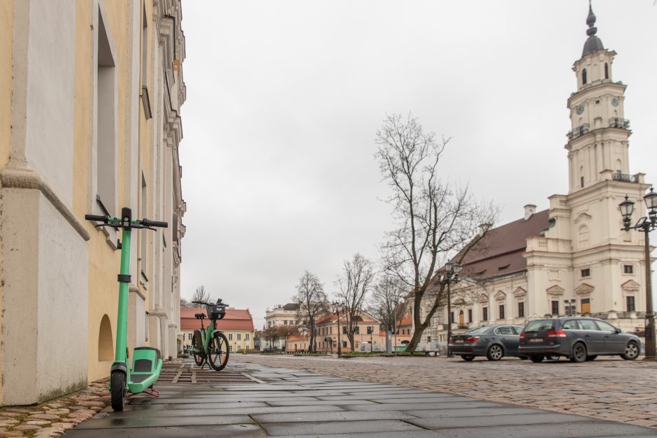 Nuomojami paspirtukai Kaune kuria chaosą