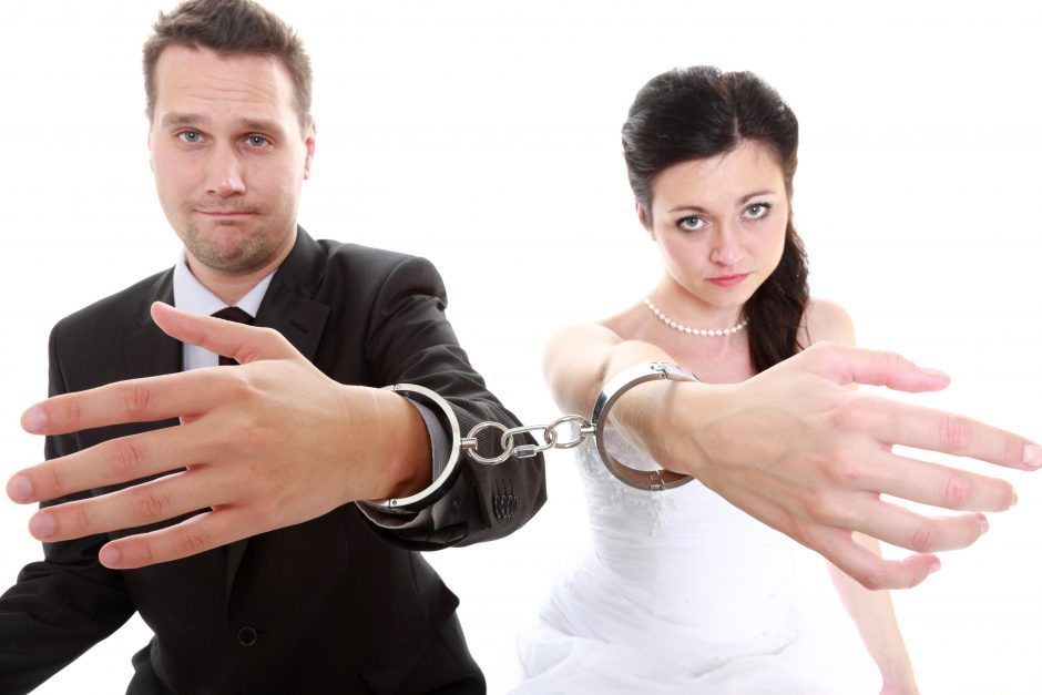 Tyrimas: gyventojai pritaria taikiam santuokos nutraukimui pas notarą