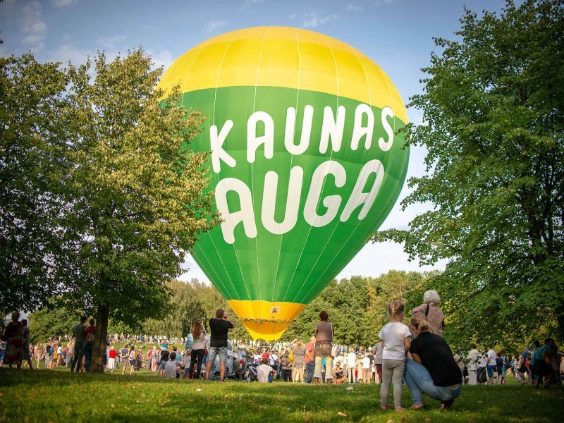 Kiek teks atseikėti už skrydį Kauno oro balionu?