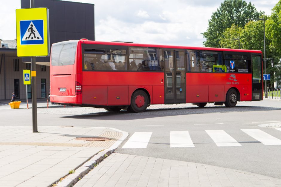 Autobusų vairuotojams taisyklės negalioja?