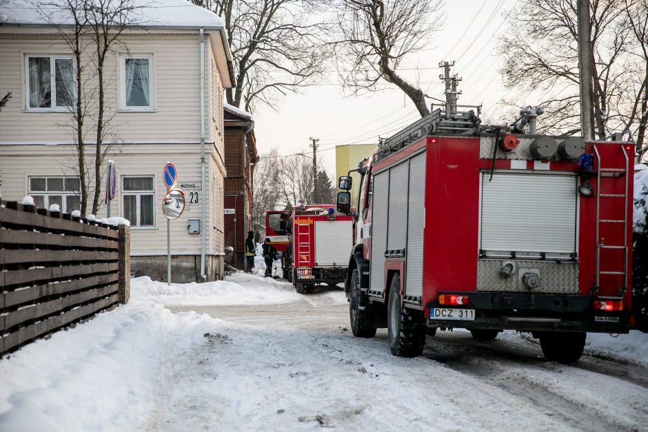 Kaune – gaisrų bumas: ugniagesiai gesino liepsnojantį rūsį