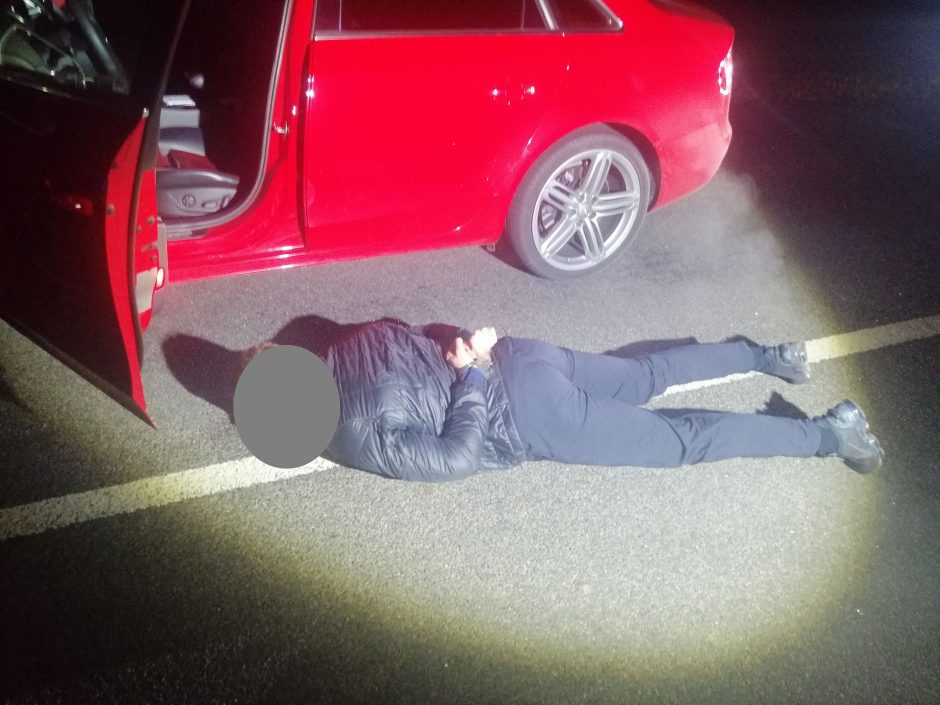 Pakaunėje – kriminalistų operacija: sulaikyti vyrai, Vokietijoje pavogę „Audi Q7“ 