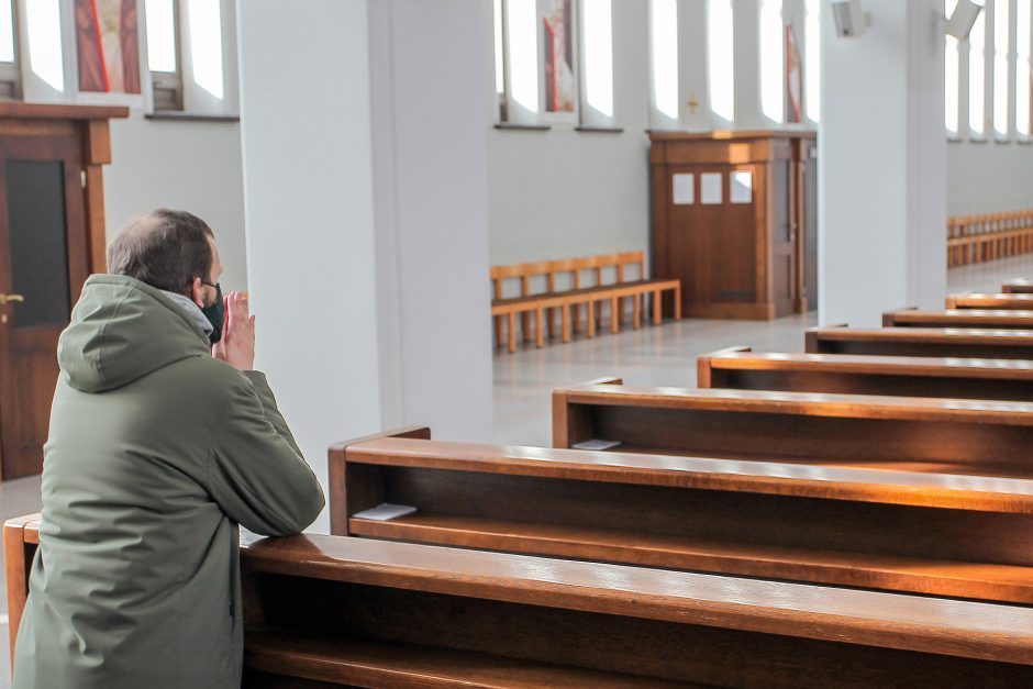 Premjerė prašo Bažnyčios neatnaujinti pamaldų dar kelias savaites