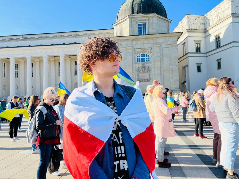 Baltarusis Kirilas gimtinėje buvo suimtas už LGBTQ+ vėliavos iškėlimą: ši šalis tapo Šiaurės Korėja