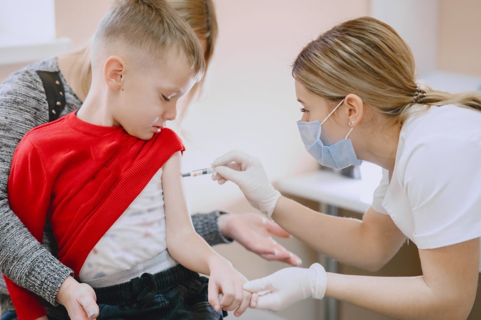 Gamintojai: „Pfizer“ koronaviruso vakcina veiksminga vaikams iki penkerių metų