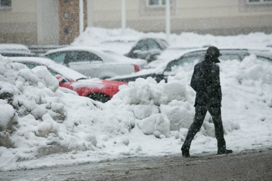 Pripažino: sniegu užverstos gatvės – lygių galimybių pažeidimas