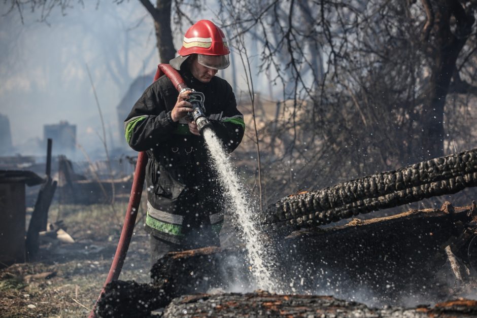 Tragedija Šakių rajone: iki pamatų sudegusiame name – smarkiai apdegusio mirusio vyro kūnas