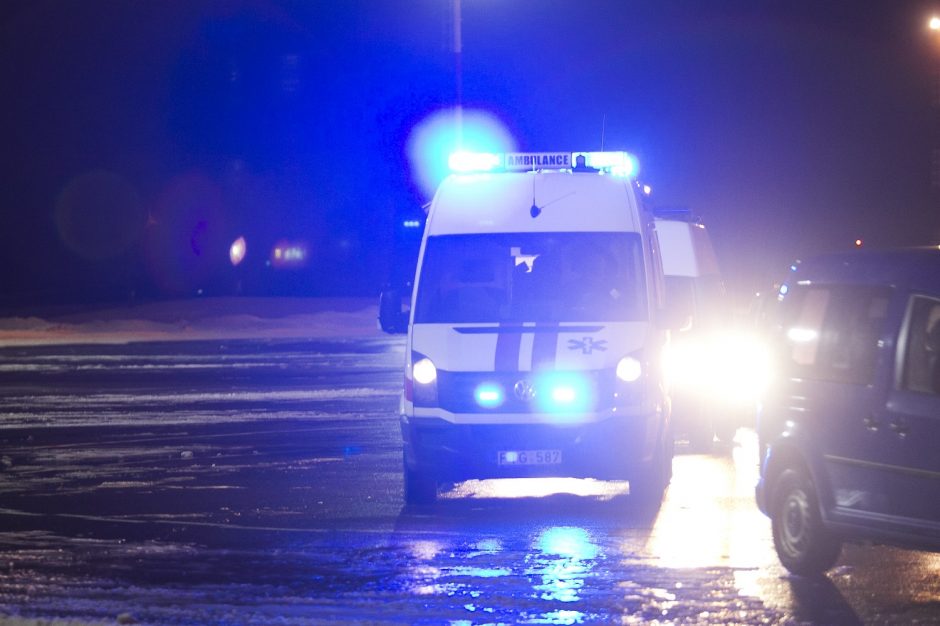 Baisi nelaimė Vilniuje: pro langą iškrito ir sunkiai susižalojo 14-metis 