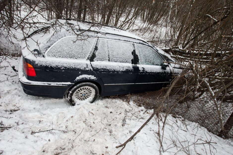 Praėjusi parą keliuose: žiemiškos sąlygos eismo dalyviams kėlė rūpesčių