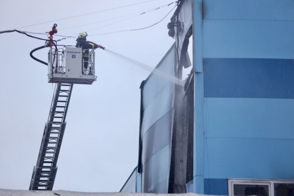 Garliavoje – didelis gaisras: užsiliepsnojo įmonė „Baltijos polistirenas“