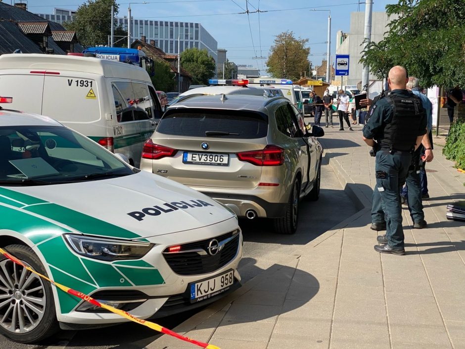 Aiškėja nužudymo Vilniuje motyvas: vyras žmoną nušovė išgirdęs neigiamą atsakymą?